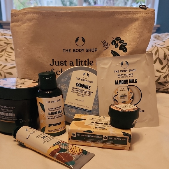 The Body Shop Other - The Body Shop - Gift Set With Bag - 8 Items NWT